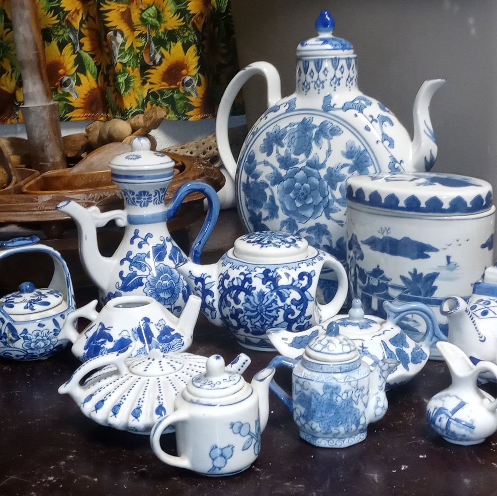 Vintage tea pots